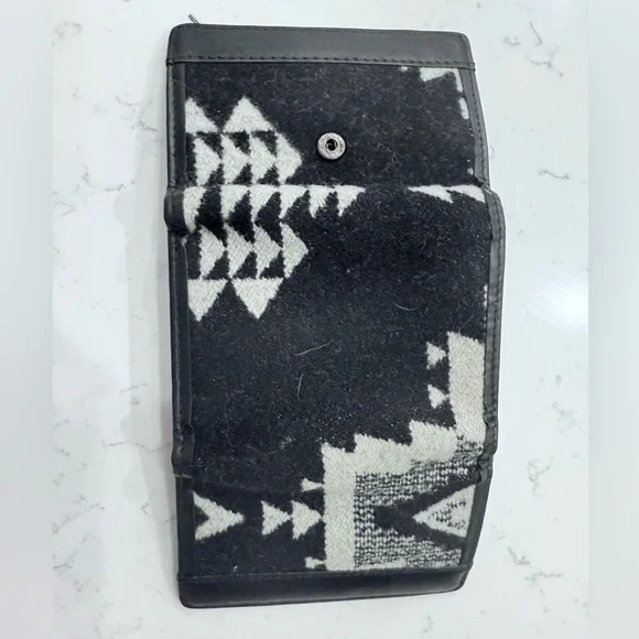 Pendleton Secretary Wallet - Picture 2 of 4